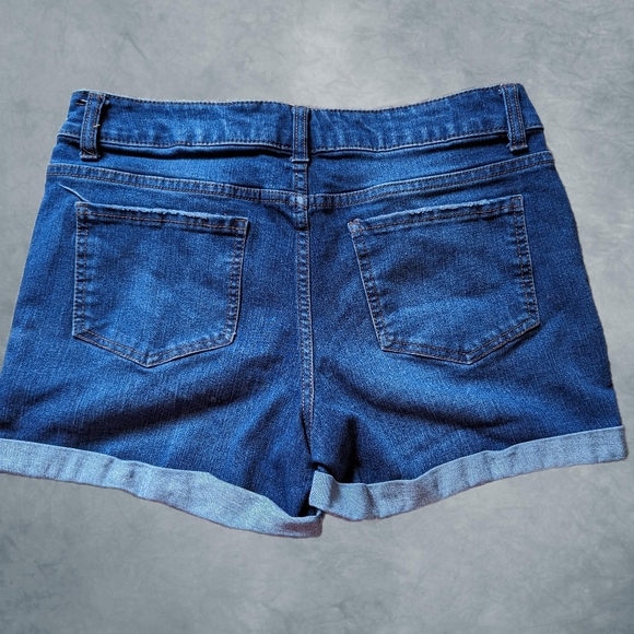 Size 6 Time and Tru jean shorts - Picture 2 of 3